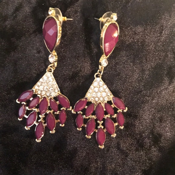 Jewelry - 🌵Charming Charlie Maroon Dangle Earrings